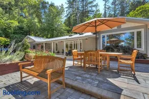 Stylish 3BR Retreat Close to Coast & Wineries - Image 1