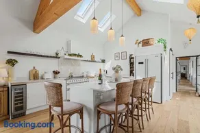 The White Barn - Image 1