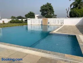 Roop Shree Hotel - Image 1