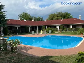 Szőlősgyörök Kun Apartment with 3 bedrooms on 92 in - Image 1