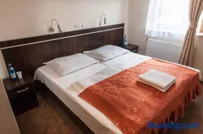 Hotel E7 - Image 5