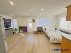 Family Retreat sleeps 12 Near YVR Airport, Downtown - Image 4