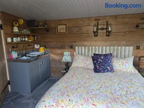 Crown Cabin Wiltshire near Longleat and Bath - Image 2