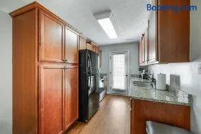 Luxury 3BR3BA 2 King Beds Fast WiFi Free Parking 5 Min to Liberty University & LYH Airport 10 min to Downtown Perfect for Families, Weddings & Business Travel - Image 5