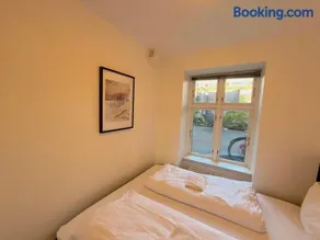 Bright Ground-Floor Apt 500m from Nørrebro Station - Image 2