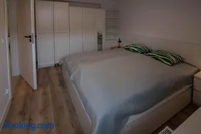 Spacious & Functional Apartment with Workspace by Noclegi Renters - Image 3