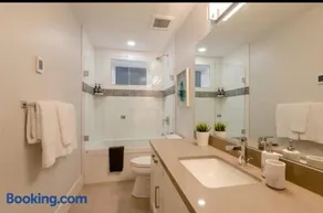 2BR Suite Close to Transit - Great for Vancouver - Image 2