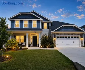 Near Raleigh with 6-Beds huge Home Sleeps 12 - Image 1