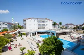 Catty Cats Garden Hotel - Image 3