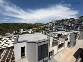 Beachfront Villa with private beach and pool - Image 3