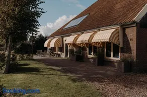 Camping De Tulpenweide lege Kampeerplaats, lege plaats op het gras zonder bed - Image 2