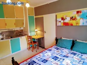 Bedroom with kitchen, 120 m from Sandbach - Image 2