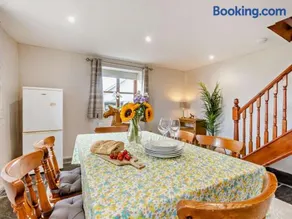2 Bed in Holsworthy oc-51764 - Image 4