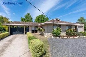 Elegant Country Escape - Image 1