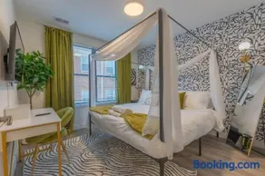 Opulence in Olive 4 bedrooms, 4 baths with 10 beds, Park 2 cars FREE - Image 2
