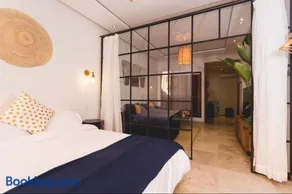 Stylish Studio(WiFi, Netflix, Pool, AC, Nespresso) - Image 3