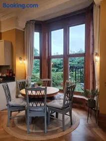 3 bedroom 3 bathroom ground floor condo with veranda - Image 4