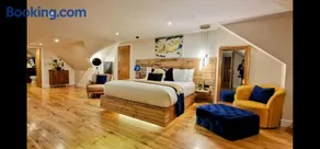 The NEW Blue Horse Suite at The Grumpy Schnauzer B&B Luxury Private Indoor Hot Tub Breakfast in Bed - Image 1