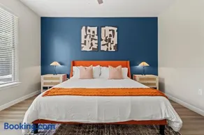 Lux 1BR - Pool, BBQ - Near Med District & Nightlife - Gated Community - Image 2