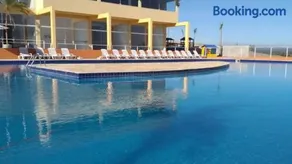 Chalé em Resort Catarina Home Club, Conforto, piscina e lazer completo - Image 3