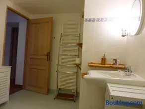 Grand gîte restauré avec climatisation, idéal pour familles - Image 2