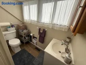 Comfort and Convenience complete 2 bedroom house - Image 3