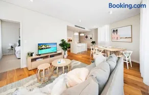 Luxurious Bondi Beach Apt Stunning Balcony Views - Image 1
