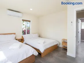 Gated & remodeled 2b2b house 3373 - Image 5