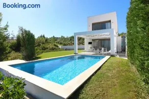 Villa Paradiso - Private Pool, 3 Bdrms, BBQ, Sea View - Image 3