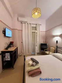 Classic rooms in the center - Image 3