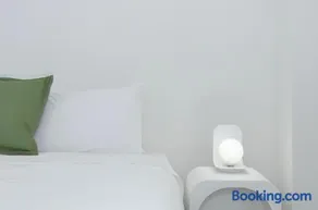 Modern Urban Home in Melrose Park Eat-Sleep-Roam - Image 3