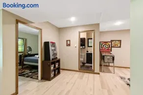 Woodland Cabin Getaway - Image 5