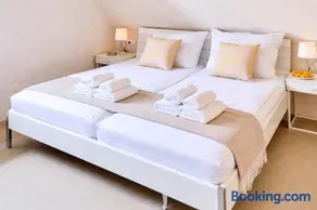Group Stay near BER Airport - 2 Private Apartments - Image 4