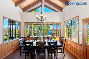 Stunning LAKE VIEW Game Room Spa Walk To Village - Image 2