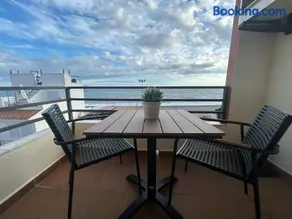Moderno Apartamento en primera linea de playa con terraza y vistas al mar- Caleta del Puerto - Image 1