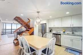 22nd Floor Oceanfront Century I Condo with Ocean Views washer & dryer WiFi & Shared Pool - Image 2