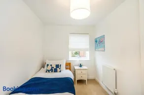 3-Bed Home Chichester with Parking, Ensuite & Garden - Image 5