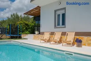 Luxury Villa Kristina with Heated Pool near Omis for 12 Guests - Image 3
