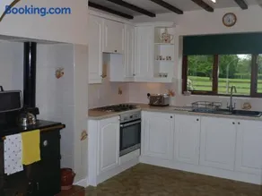 Hilltop Bungalow for a Spacious Country Break - Image 1