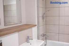 Beautifully designed 1 bedroom apartment - Image 2