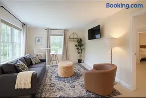 Comfort 1BR with Fast Wi-Fi - Image 4