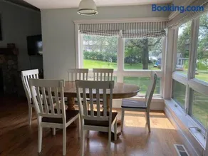 Lakeside Cottage - Image 2