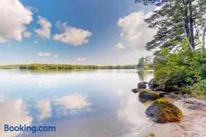Lakefront Retreat - Image 2