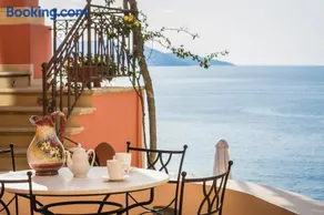 Roi Boutique Suites - Image 2