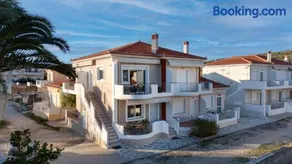 Seaside House for 10 - Image 1