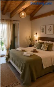 Spiro's cottage by Alegria apartments - Image 1