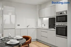 Luxury 2BR - 5 Min to Thorpe Park - 12 to Heathrow - Image 3