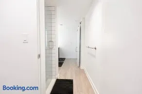 Pacific Escape 3BD Townhomes with FREE Parking - Image 1