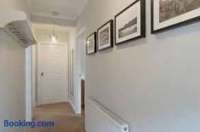 Stonehaven ground floor home with a spectacular harbour view. - Image 2