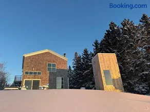 The Beach Barn & Cedar Sauna - Image 2